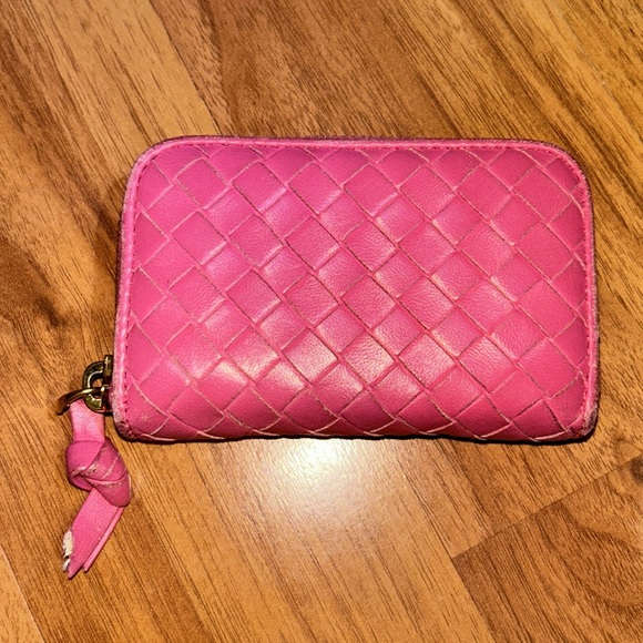 Authentic Bottega Veneta Intrecciato Leather Zip Around Wallet - Picture 3 of 16